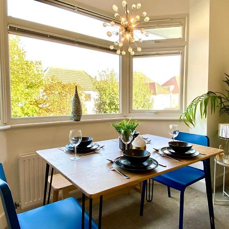 2 Min Walk To The Best Beach! Stunning Newly Refurbished Stylish 2 Bedroom Apartment! - Great Location - Free Parking - Fast Wifi - Smart Tv - Sleeps Up To 4! Close To Bournemouth & Poole Town Centre & Sandbanks Εξωτερικό φωτογραφία