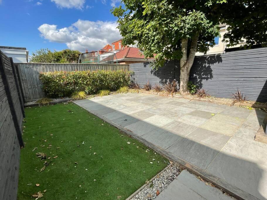 2 Min Walk To The Best Beach! Stunning Newly Refurbished Stylish 2 Bedroom Apartment! - Great Location - Free Parking - Fast Wifi - Smart Tv - Sleeps Up To 4! Close To Bournemouth & Poole Town Centre & Sandbanks Εξωτερικό φωτογραφία