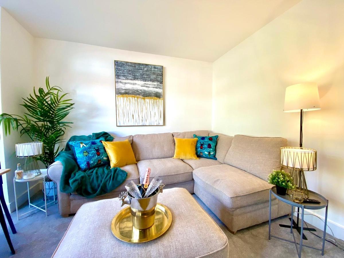 2 Min Walk To The Best Beach! Stunning Newly Refurbished Stylish 2 Bedroom Apartment! - Great Location - Free Parking - Fast Wifi - Smart Tv - Sleeps Up To 4! Close To Bournemouth & Poole Town Centre & Sandbanks Εξωτερικό φωτογραφία