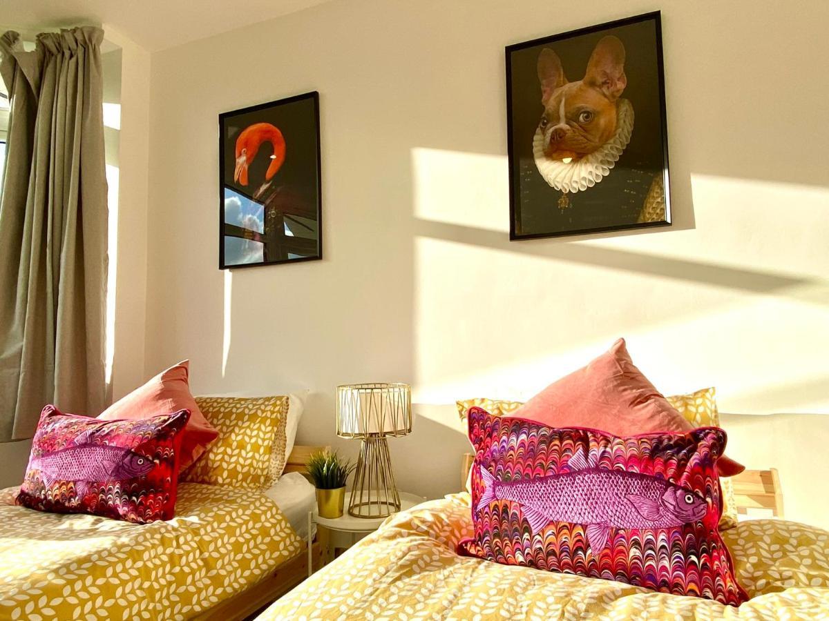 2 Min Walk To The Best Beach! Stunning Newly Refurbished Stylish 2 Bedroom Apartment! - Great Location - Free Parking - Fast Wifi - Smart Tv - Sleeps Up To 4! Close To Bournemouth & Poole Town Centre & Sandbanks Εξωτερικό φωτογραφία