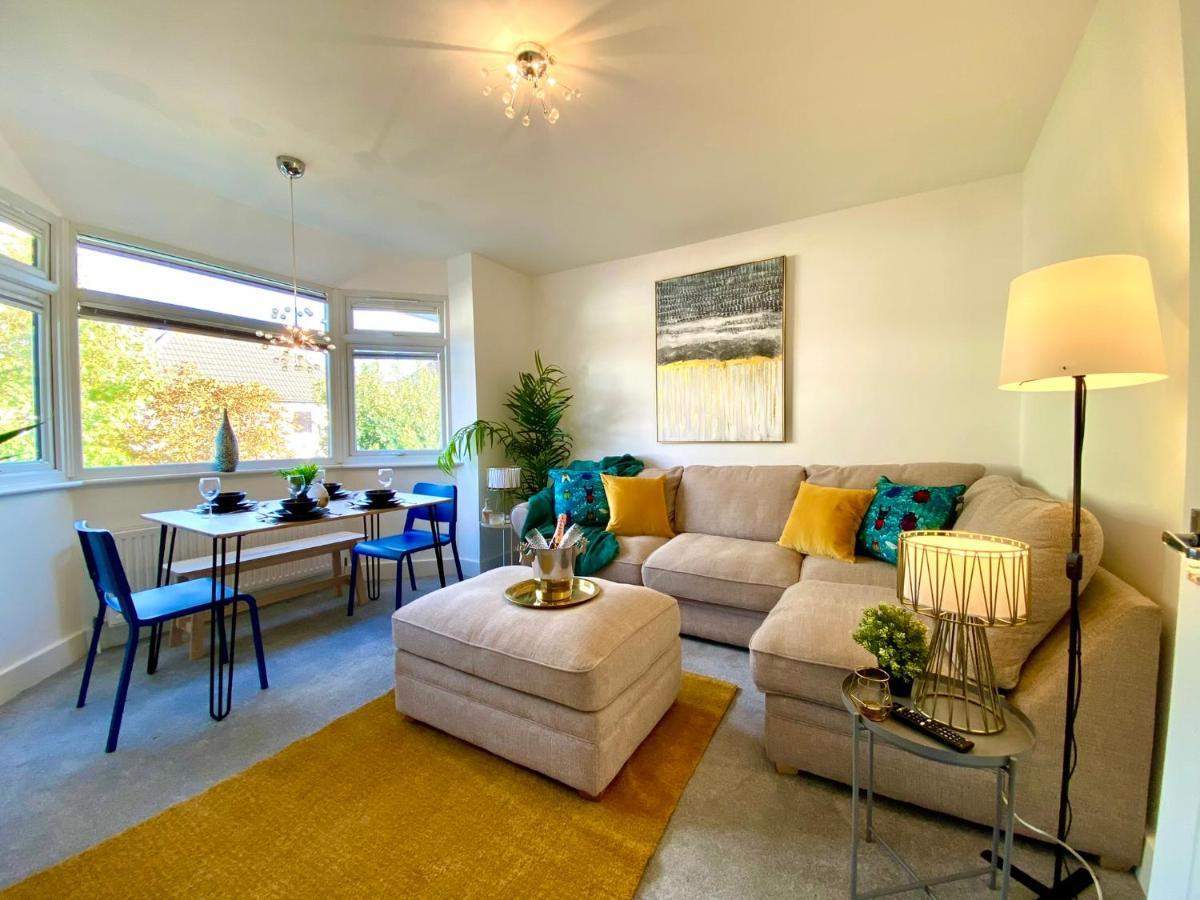 2 Min Walk To The Best Beach! Stunning Newly Refurbished Stylish 2 Bedroom Apartment! - Great Location - Free Parking - Fast Wifi - Smart Tv - Sleeps Up To 4! Close To Bournemouth & Poole Town Centre & Sandbanks Εξωτερικό φωτογραφία